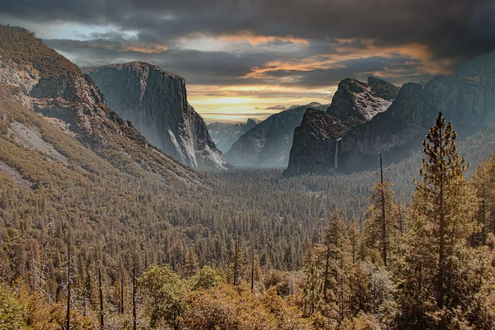 sunset in Yosemite National Park
